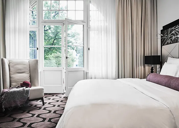 Roomers Steinplatz, Autograph Collection 5*