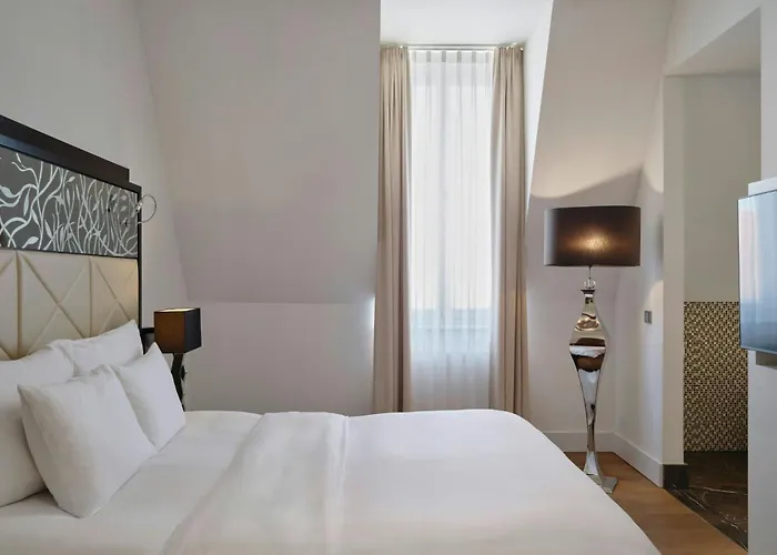 Roomers Steinplatz, Autograph Collection