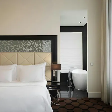 Roomers Steinplatz, Autograph Collection 5*