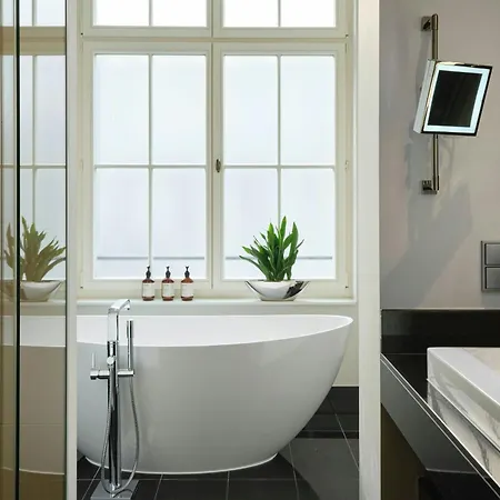 Roomers Steinplatz, Autograph Collection