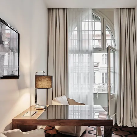 Roomers Steinplatz, Autograph Collection 5*