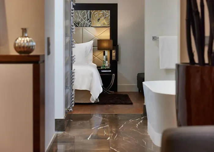 فندق Roomers Steinplatz, Autograph Collection 5*