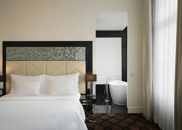 Roomers Steinplatz, Autograph Collection 5*