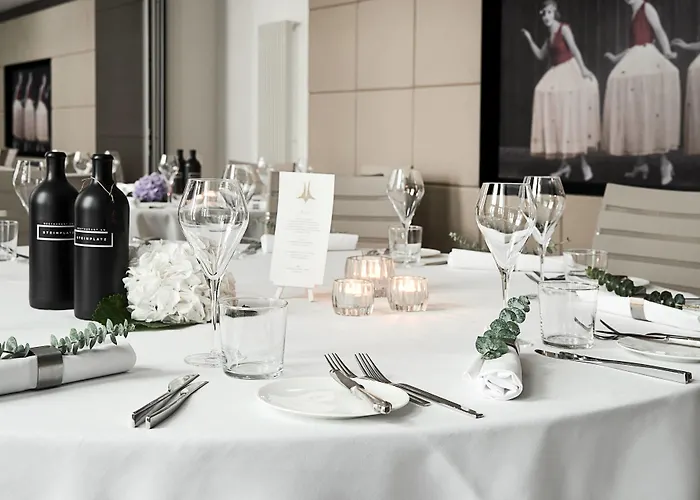 Roomers Steinplatz, Autograph Collection