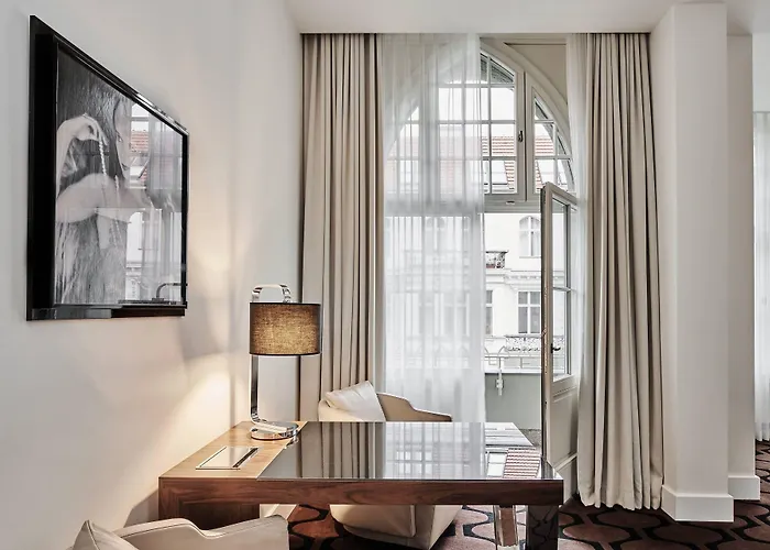 Roomers Steinplatz, Autograph Collection 5*