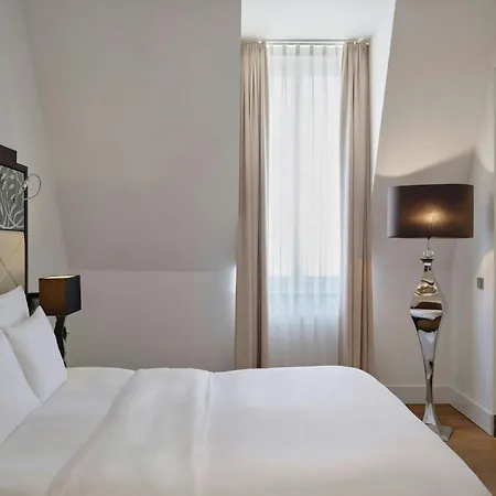 Roomers Steinplatz, Autograph Collection